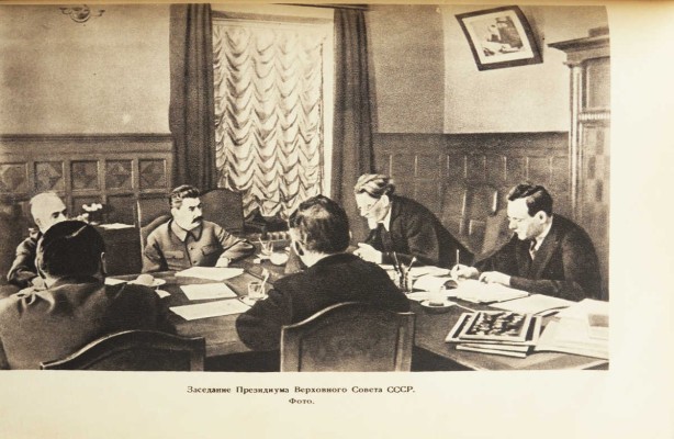 Барбюс А. Сталин. Человек через которого раскрывается новый мир. М., 1936.